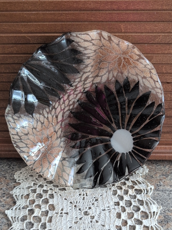 Sydenstricker Other - Sydenstricker Fused Glass Black White Flower Scalloped Plate Signed